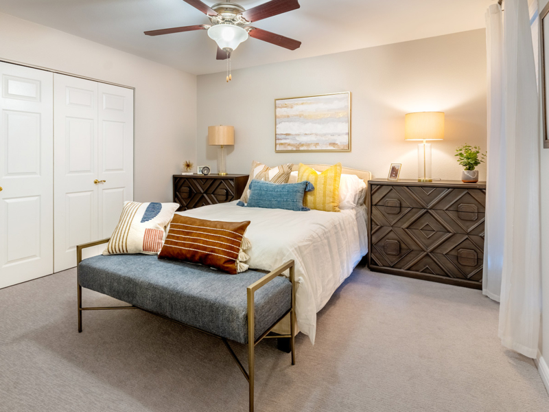 FWB-IL04-1400×900 Bedroom at Broadway Cityview