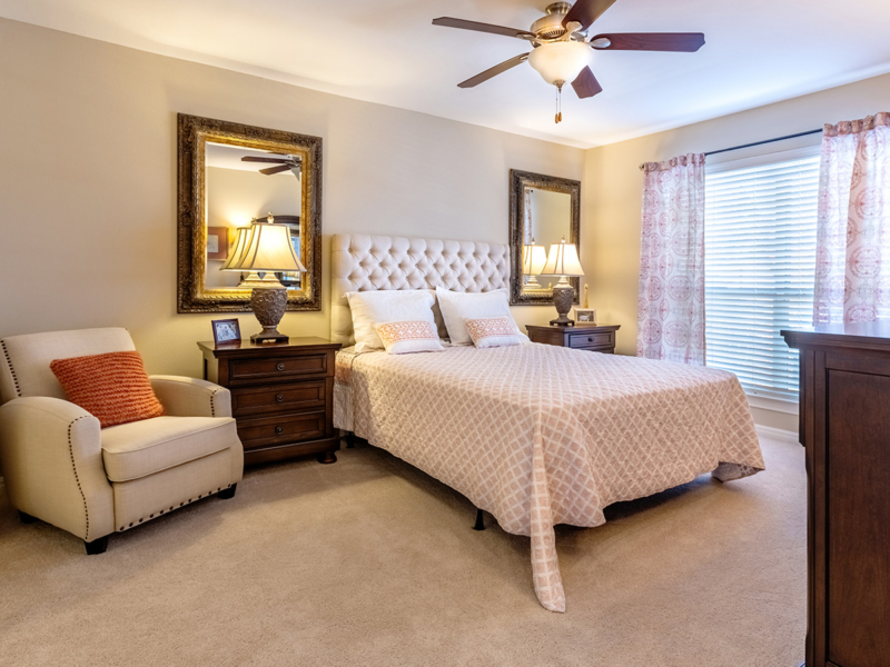 FWB-IL07-1400×900 Senior bedroom with arm chairs and matching night stands