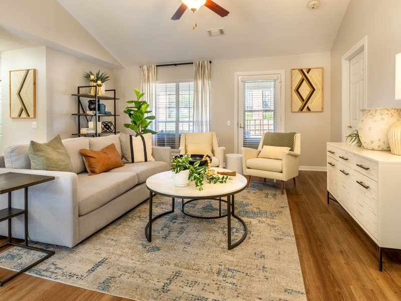FWB-gallery03-1400×900 Bright living room space with couch and arm chairs