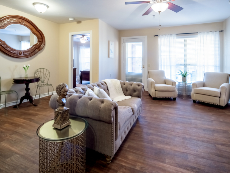 24-FWB-IL-Apartment-341-HDR Villa living room with comfortable modern couches and arm chairs